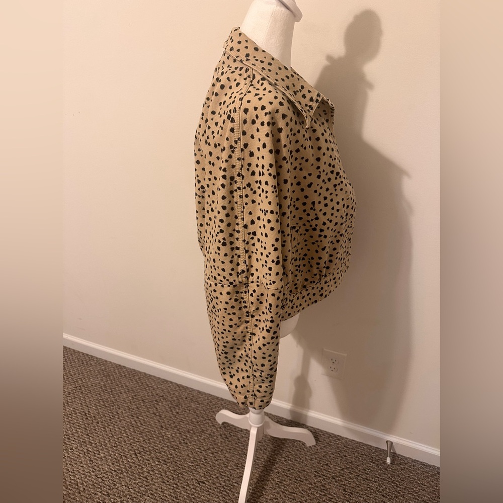 LOFT Animal Print Beige and Black Spotted Jean Jacket Size Large - Picture 4 of 7